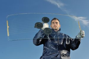 Leistungen Nachrüsten von Heck- und Seitenscheiben bei Transportern